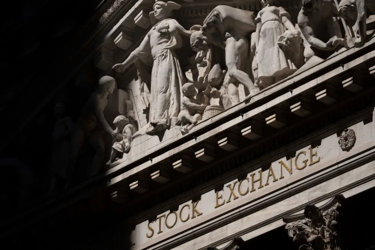 AI stocks lead rebound; European markets drop